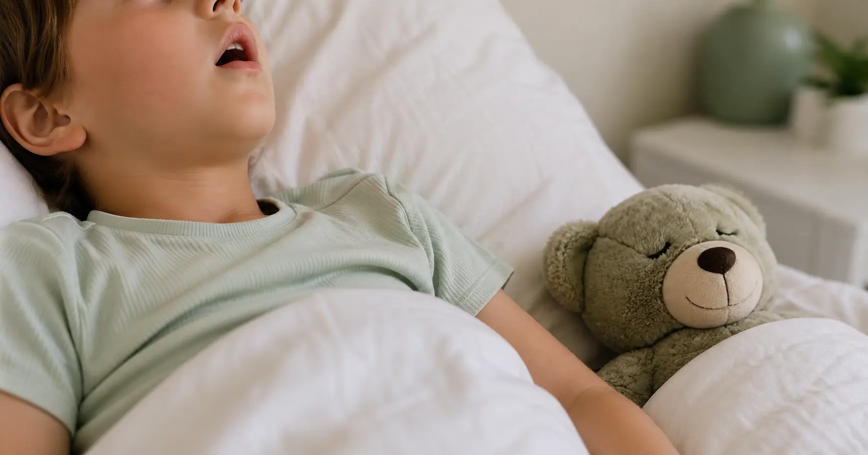 Minimal illustration of a mouth-breathing child and myofunctional support